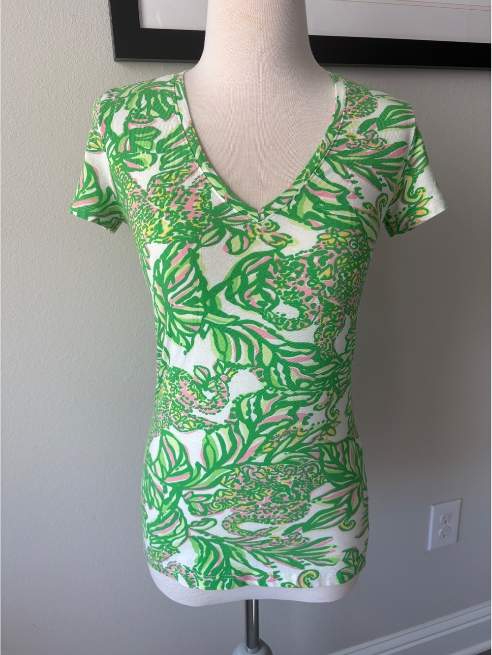Lilly Pulitzer V-Neck Short Sleeve Top – Women’s XS